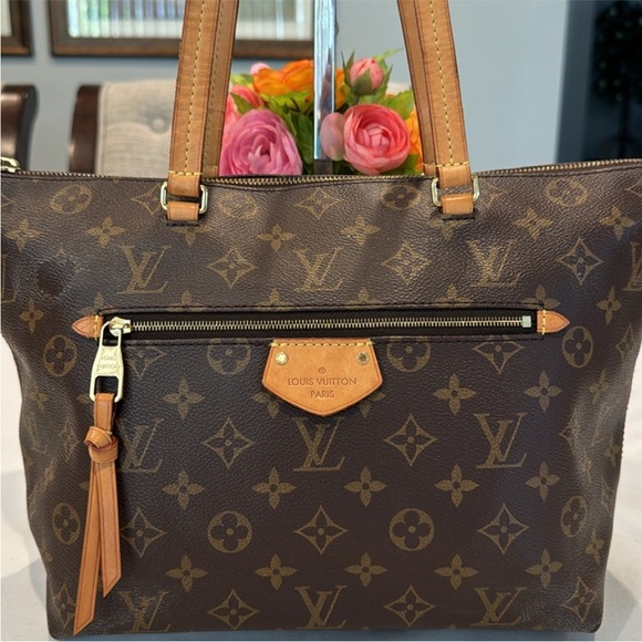 📌SOLD📌 Authentic Louis Vuitton Lena MM bag. - Picture 3 of 16